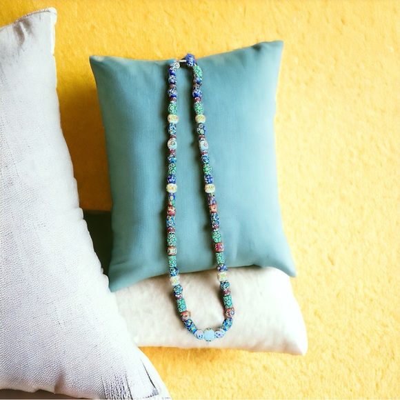 Gorgeous antique strand of Murano vibrant glass beads. 35” in length. - Picture 5 of 6